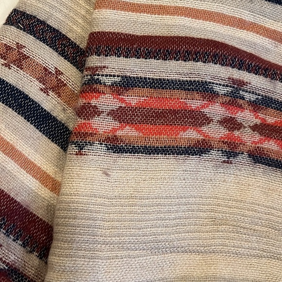 Patterned scarf - Picture 2 of 3